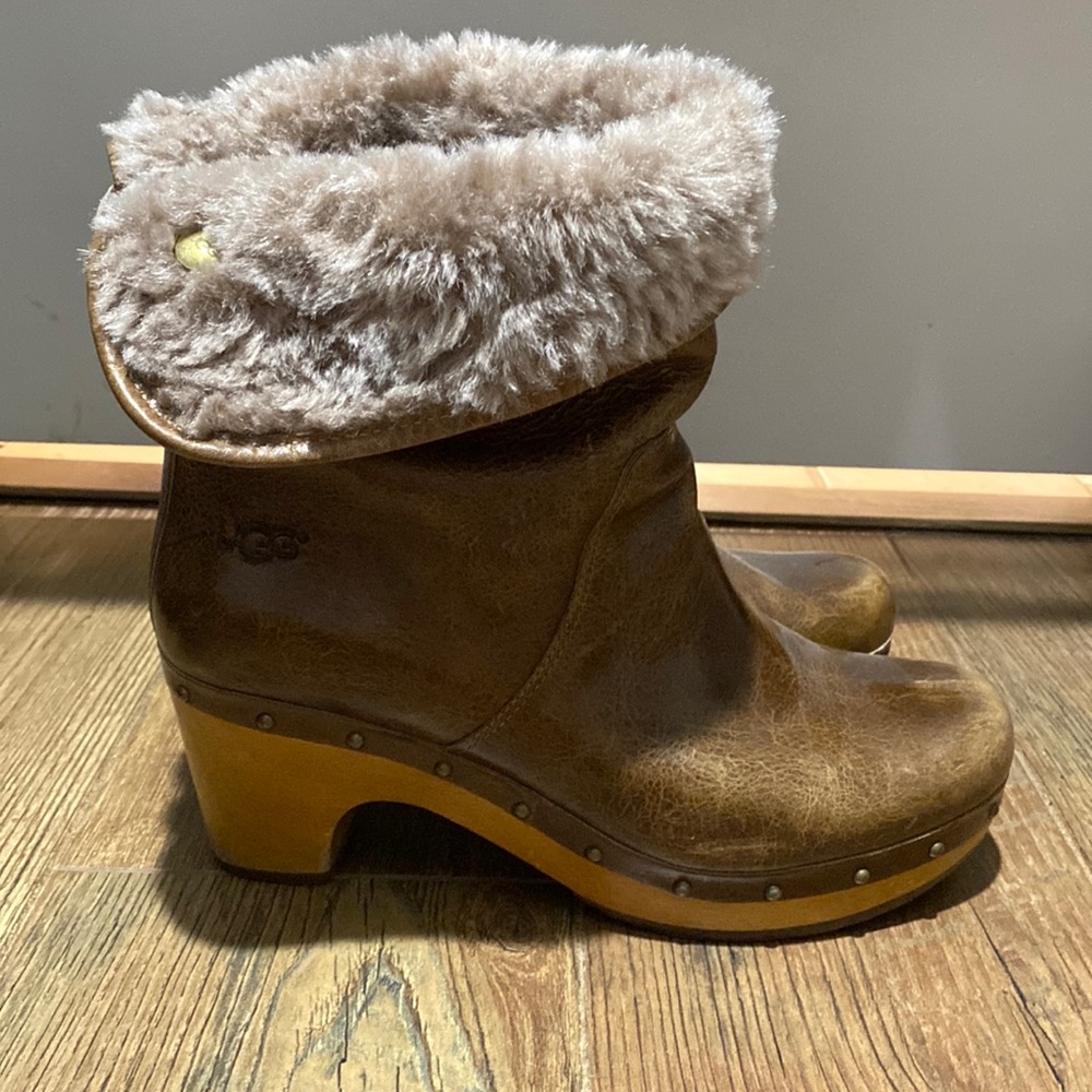 UGG Lynnea Clog Shearling lined Ankle Boots